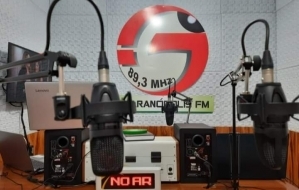 ESTUDIO DA RDIO GUARANPOLIS FM