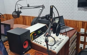 ESTUDIO DA RDIO GUARANPOLIS FM